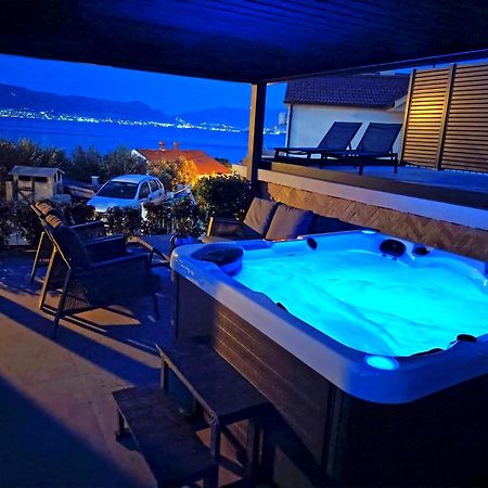 Villa Madu --- Entire Private Villa With Jacuzzi Трогір Екстер'єр фото