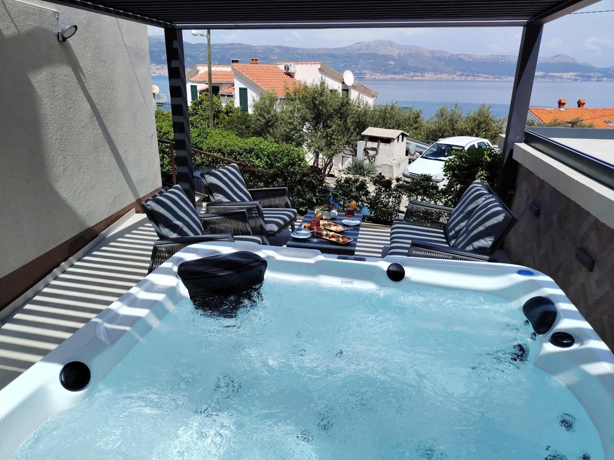 Villa Madu --- Entire Private Villa With Jacuzzi Трогір Екстер'єр фото