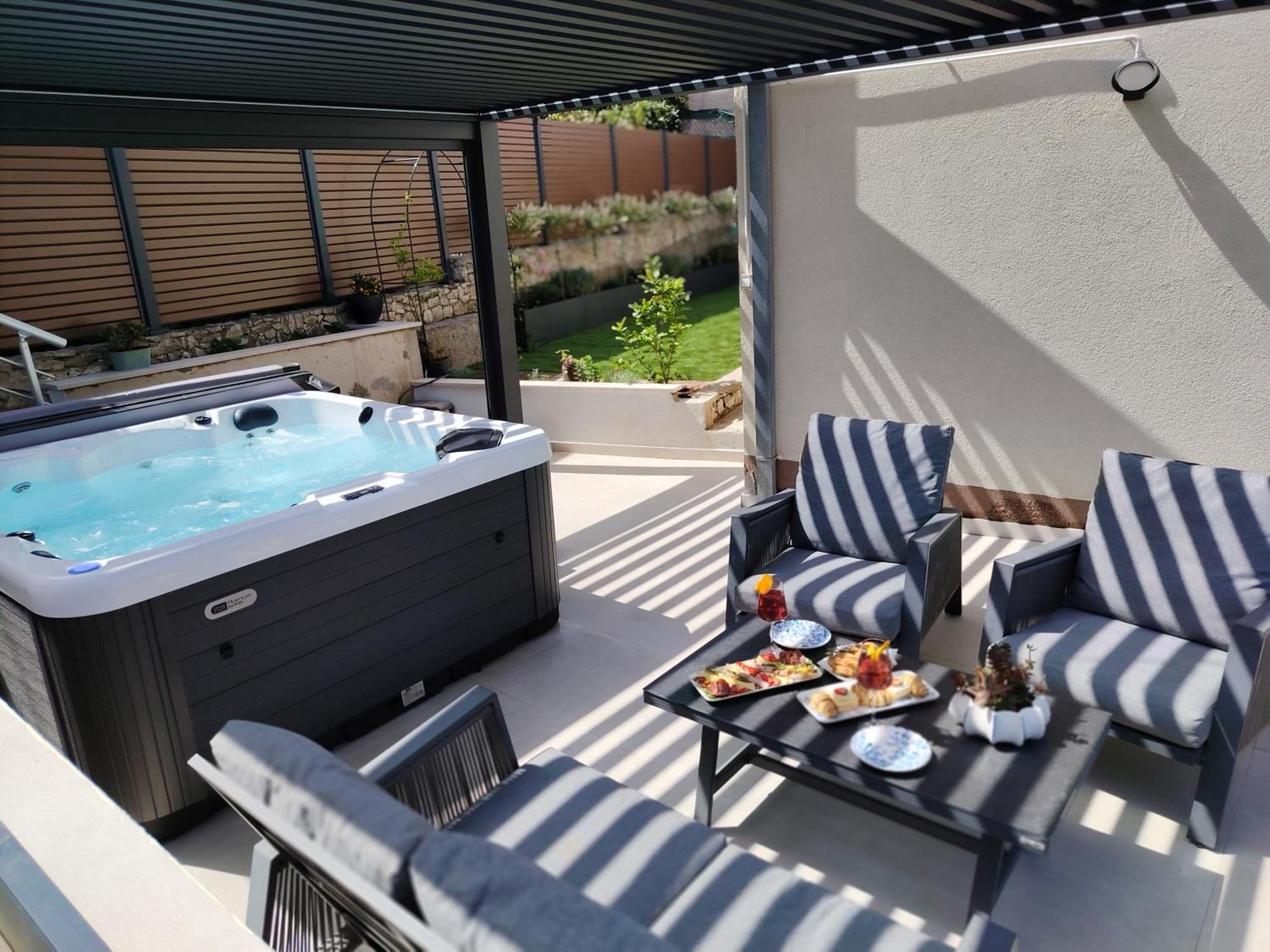 Villa Madu --- Entire Private Villa With Jacuzzi Трогір Екстер'єр фото